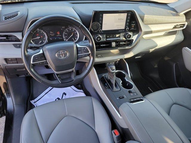 used 2022 Toyota Highlander car, priced at $33,999