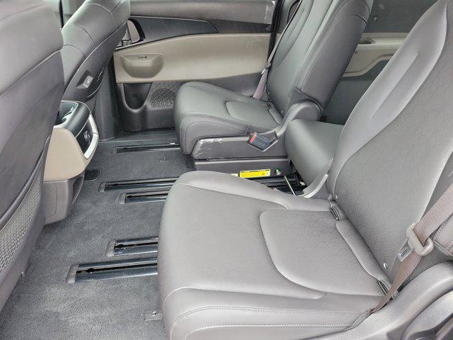new 2025 Kia Carnival car, priced at $40,680
