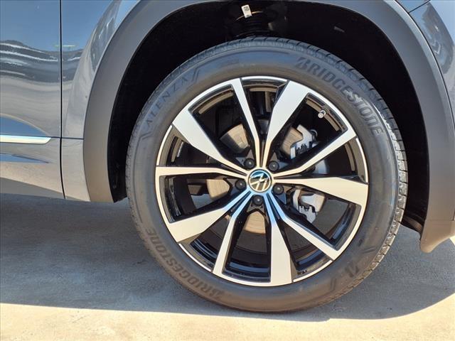 new 2025 Volkswagen Atlas car, priced at $53,827