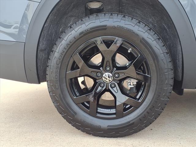 new 2025 Volkswagen Atlas car, priced at $45,098