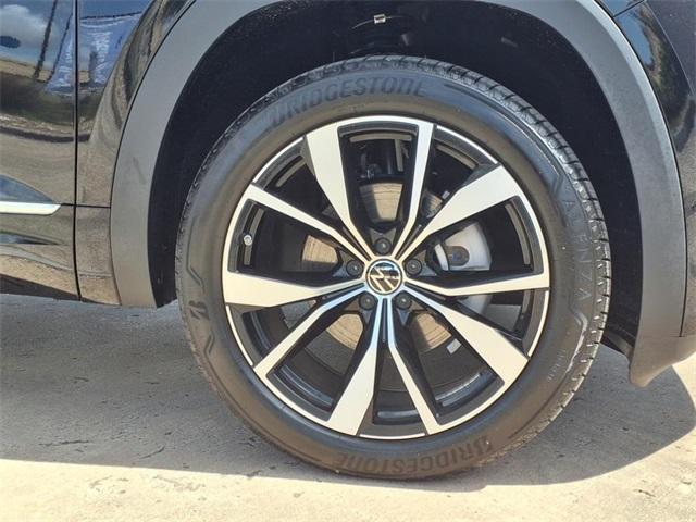 new 2025 Volkswagen Atlas car, priced at $55,551
