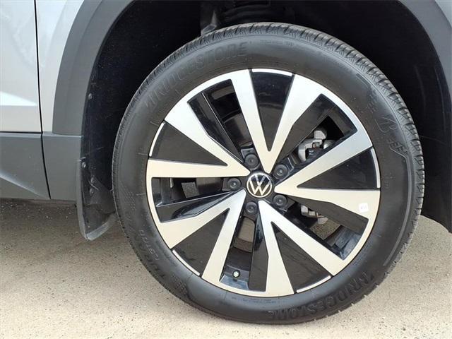 new 2024 Volkswagen Taos car
