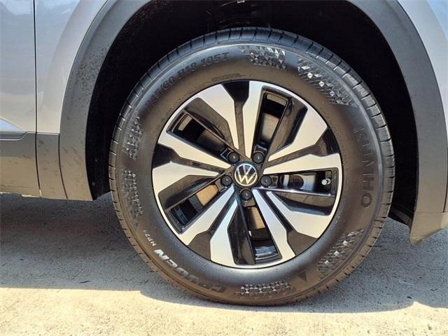 new 2025 Volkswagen Atlas Cross Sport car, priced at $38,048