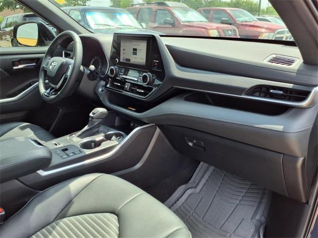 used 2023 Toyota Highlander car, priced at $44,995