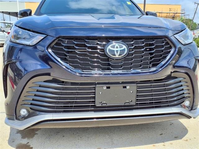 used 2023 Toyota Highlander car, priced at $44,995