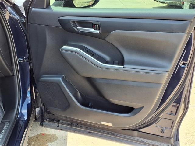 used 2023 Toyota Highlander car, priced at $44,995