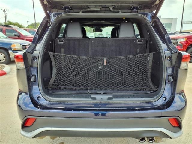 used 2023 Toyota Highlander car, priced at $44,995