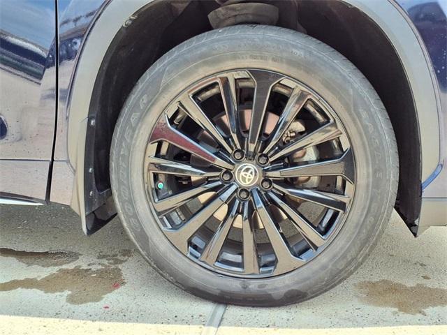 used 2023 Toyota Highlander car, priced at $44,995