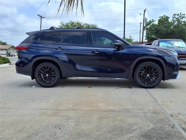 used 2023 Toyota Highlander car, priced at $44,995