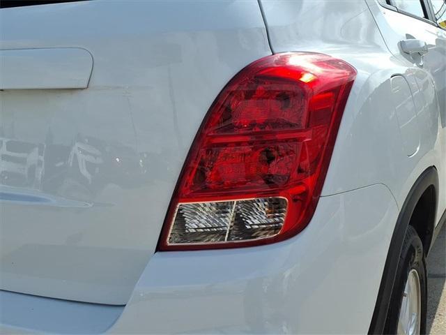 used 2022 Chevrolet Trax car, priced at $14,995