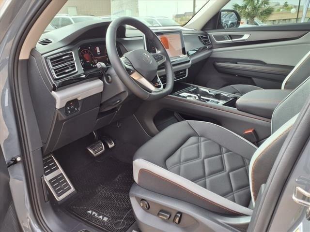 new 2025 Volkswagen Atlas car, priced at $44,441