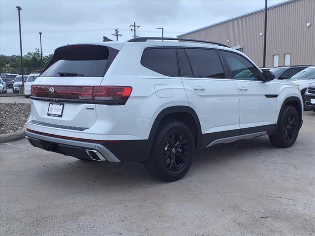 new 2024 Volkswagen Atlas car, priced at $48,072