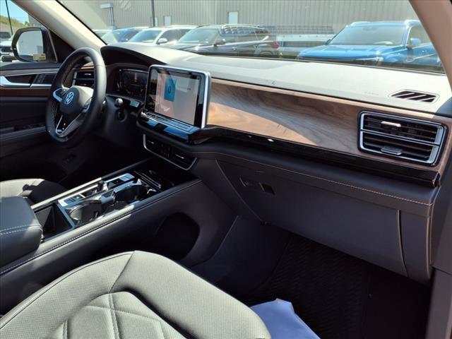 new 2025 Volkswagen Atlas car, priced at $45,068