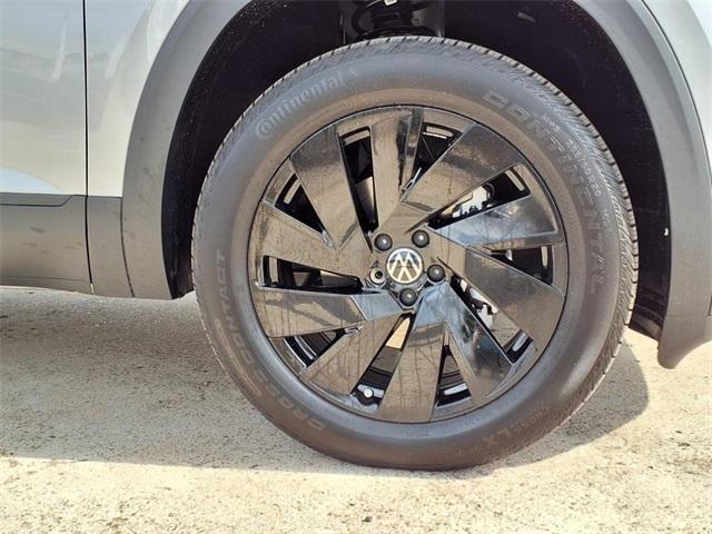 new 2025 Volkswagen Atlas car, priced at $43,898