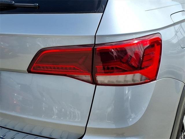 new 2024 Volkswagen Taos car