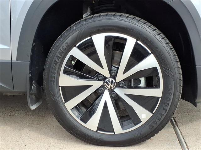 new 2024 Volkswagen Taos car