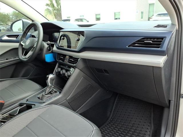 new 2024 Volkswagen Taos car