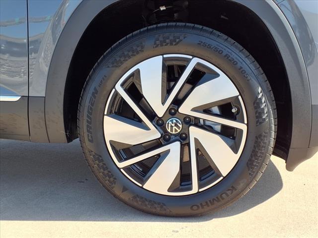 new 2025 Volkswagen Atlas car, priced at $48,591