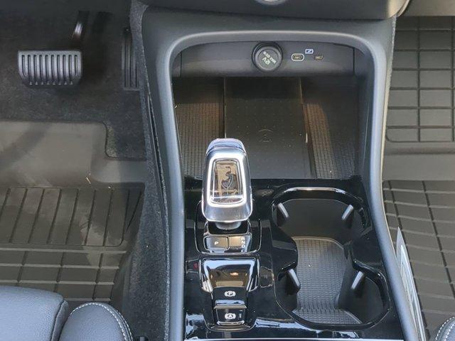 new 2025 Volvo XC40 car, priced at $51,015