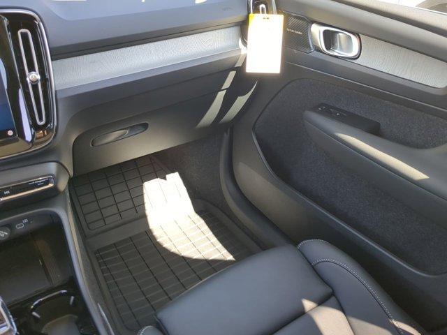 new 2025 Volvo XC40 car, priced at $51,015