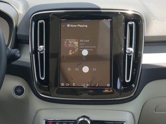 new 2025 Volvo XC40 car, priced at $47,694