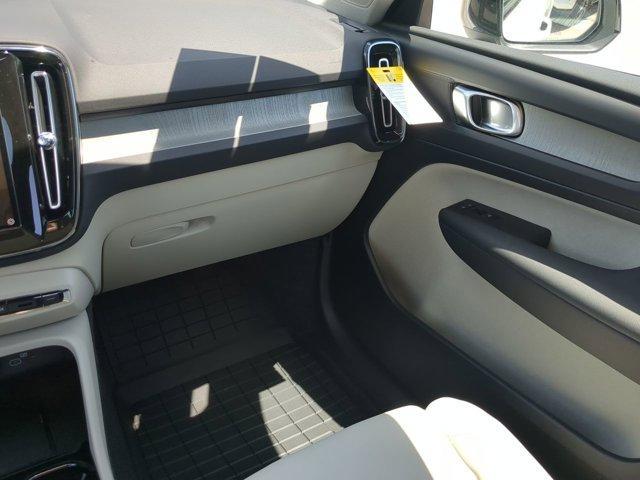 new 2025 Volvo XC40 car, priced at $47,694