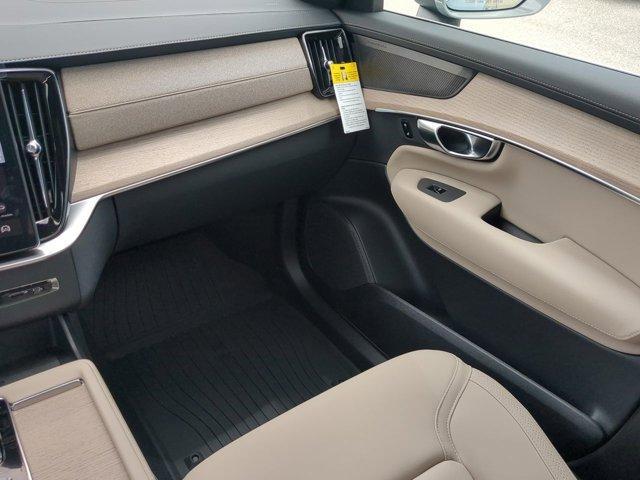 new 2025 Volvo XC90 car, priced at $69,155