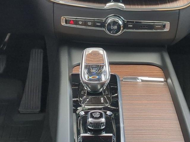 used 2022 Volvo XC60 car, priced at $37,592