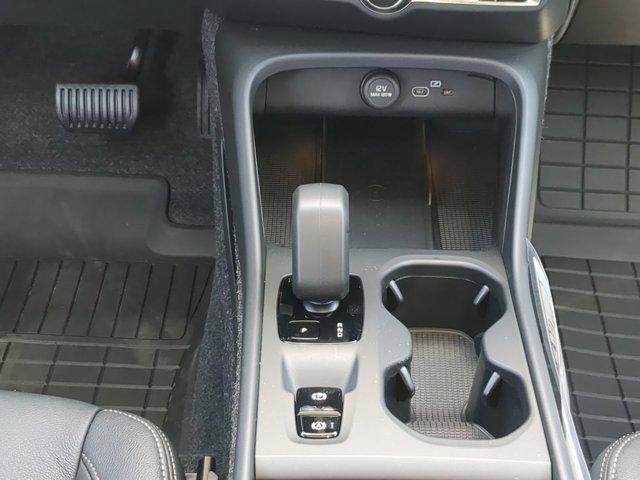 new 2025 Volvo XC40 car, priced at $46,035