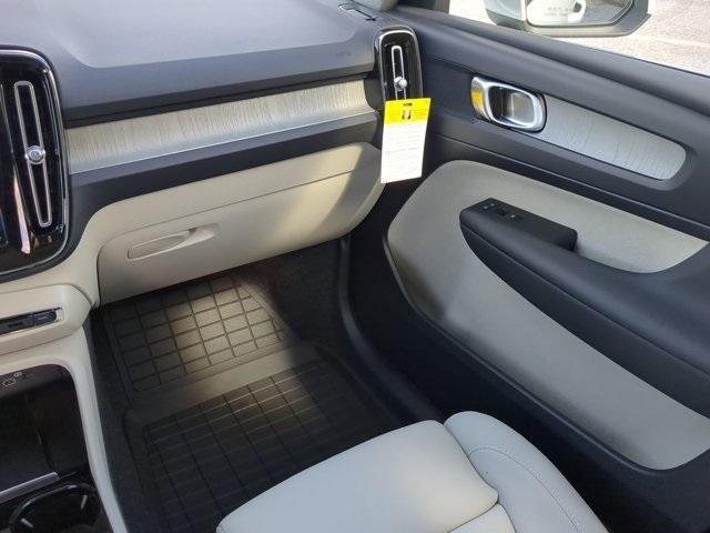 used 2025 Volvo XC40 car