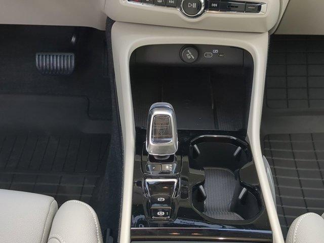 new 2025 Volvo XC40 car, priced at $52,230