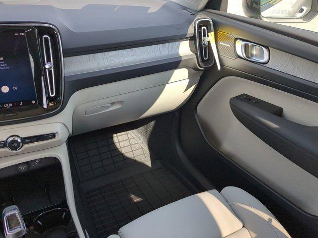 new 2025 Volvo XC40 car, priced at $52,680