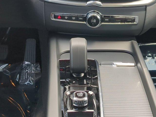 new 2025 Volvo XC60 car, priced at $49,895