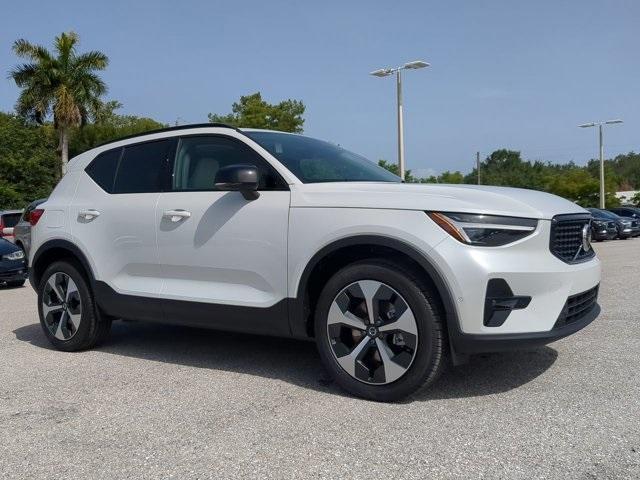 used 2025 Volvo XC40 car