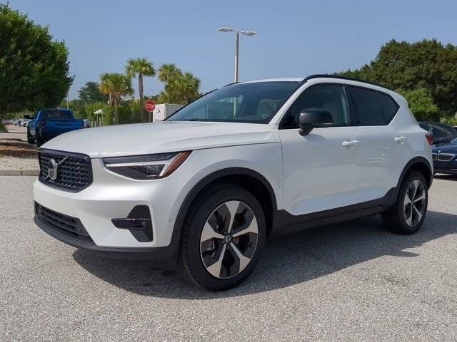 used 2025 Volvo XC40 car