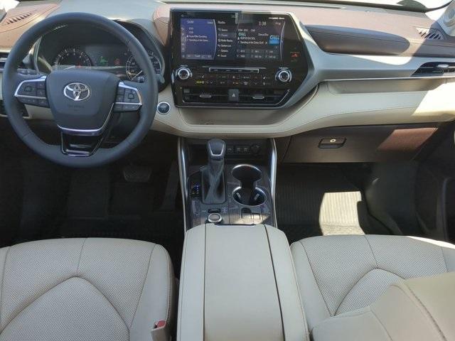 used 2020 Toyota Highlander car, priced at $31,983