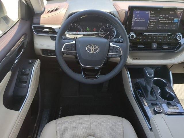 used 2020 Toyota Highlander car, priced at $31,983