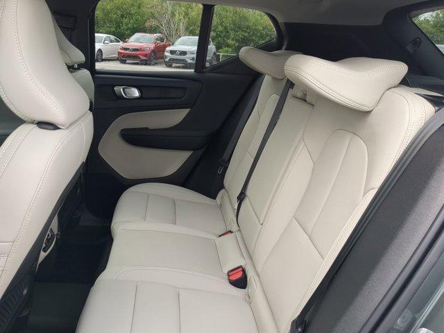 new 2026 Volvo XC40 car