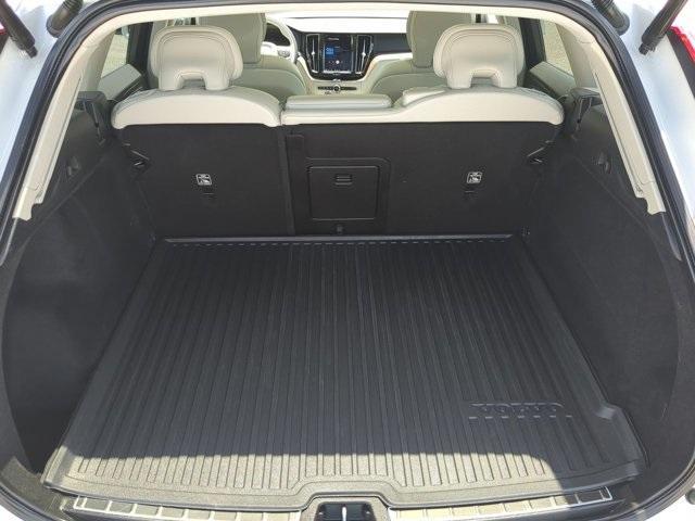 used 2022 Volvo XC60 car, priced at $36,682