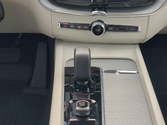 new 2025 Volvo XC60 car, priced at $55,360