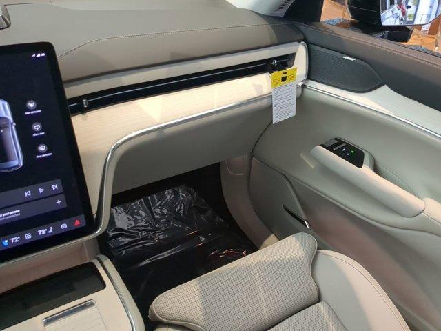 new 2025 Volvo EX90 car, priced at $87,837