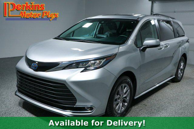 used 2023 Toyota Sienna car, priced at $43,995