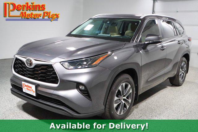used 2023 Toyota Highlander car, priced at $35,995