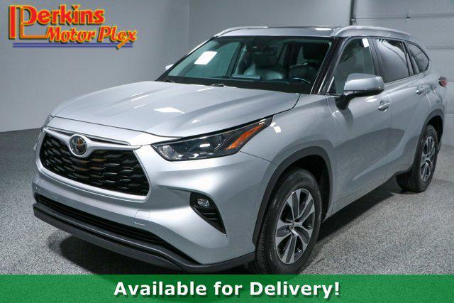 used 2023 Toyota Highlander car, priced at $36,995