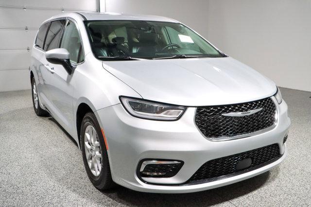 used 2023 Chrysler Pacifica car, priced at $25,995