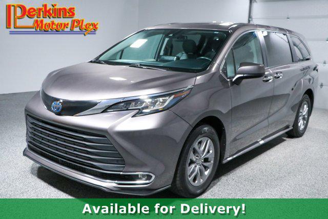 used 2022 Toyota Sienna car, priced at $39,995