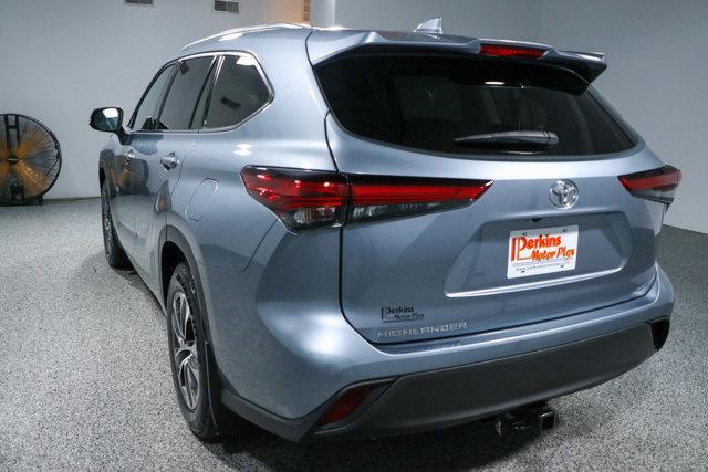 used 2020 Toyota Highlander car, priced at $28,995