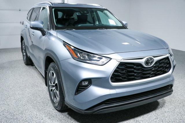 used 2020 Toyota Highlander car, priced at $28,995