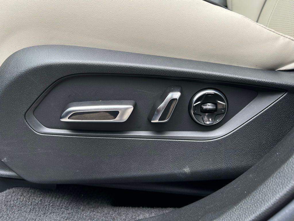 used 2025 Acura RDX car, priced at $47,994