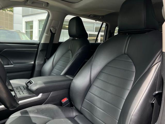 used 2021 Toyota Highlander car, priced at $29,994